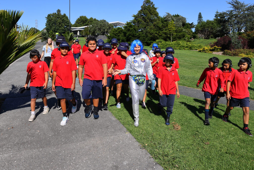 school kids learn about the catchment system in Auckland botanic gardens
